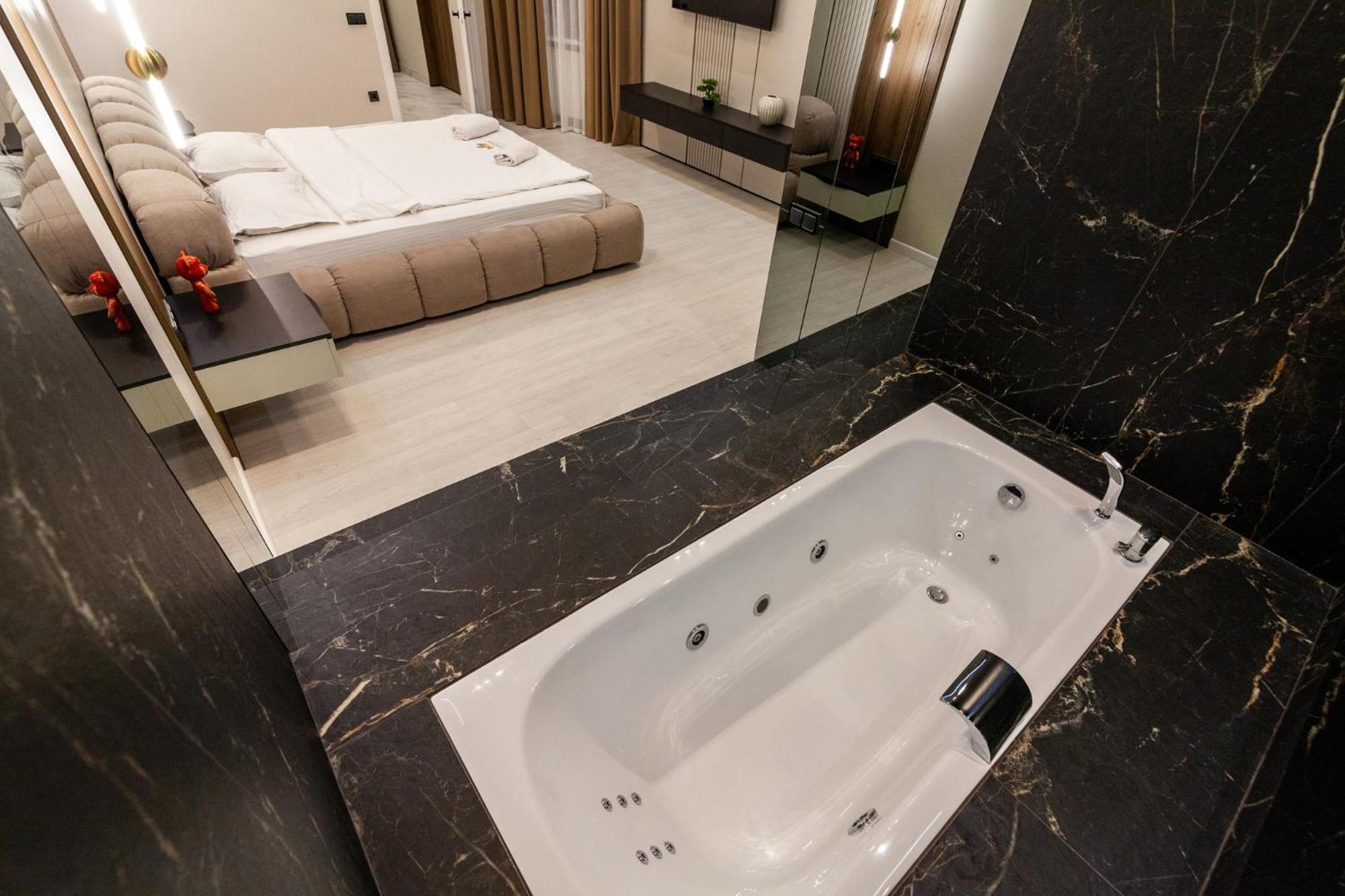 利沃夫Leogrand Jacuzzi On Malaniuka 2公寓 外观 照片