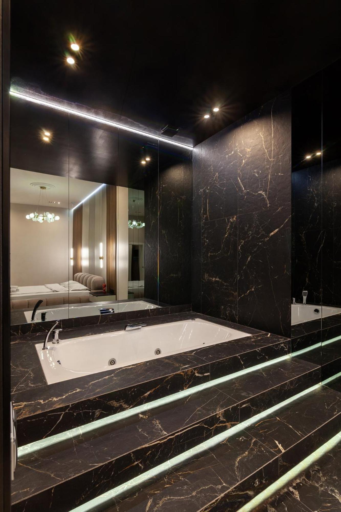 利沃夫Leogrand Jacuzzi On Malaniuka 2公寓 外观 照片